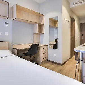 Livensa Living Feria بيت ضيافة
